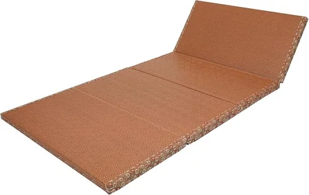 Foldable floor bed made with natural fiber materials